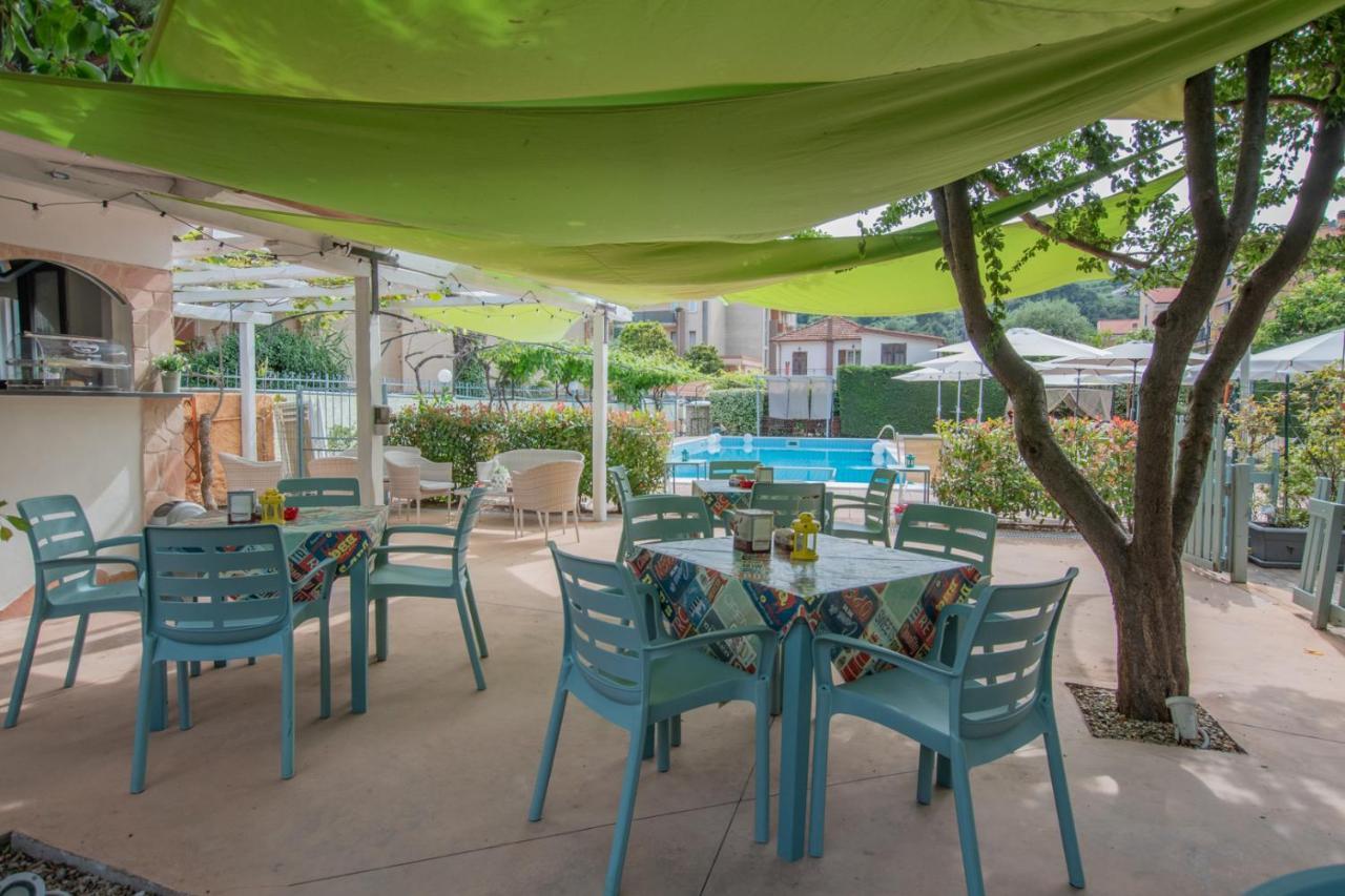 Residence Holidays Pietra Ligure Εξωτερικό φωτογραφία
