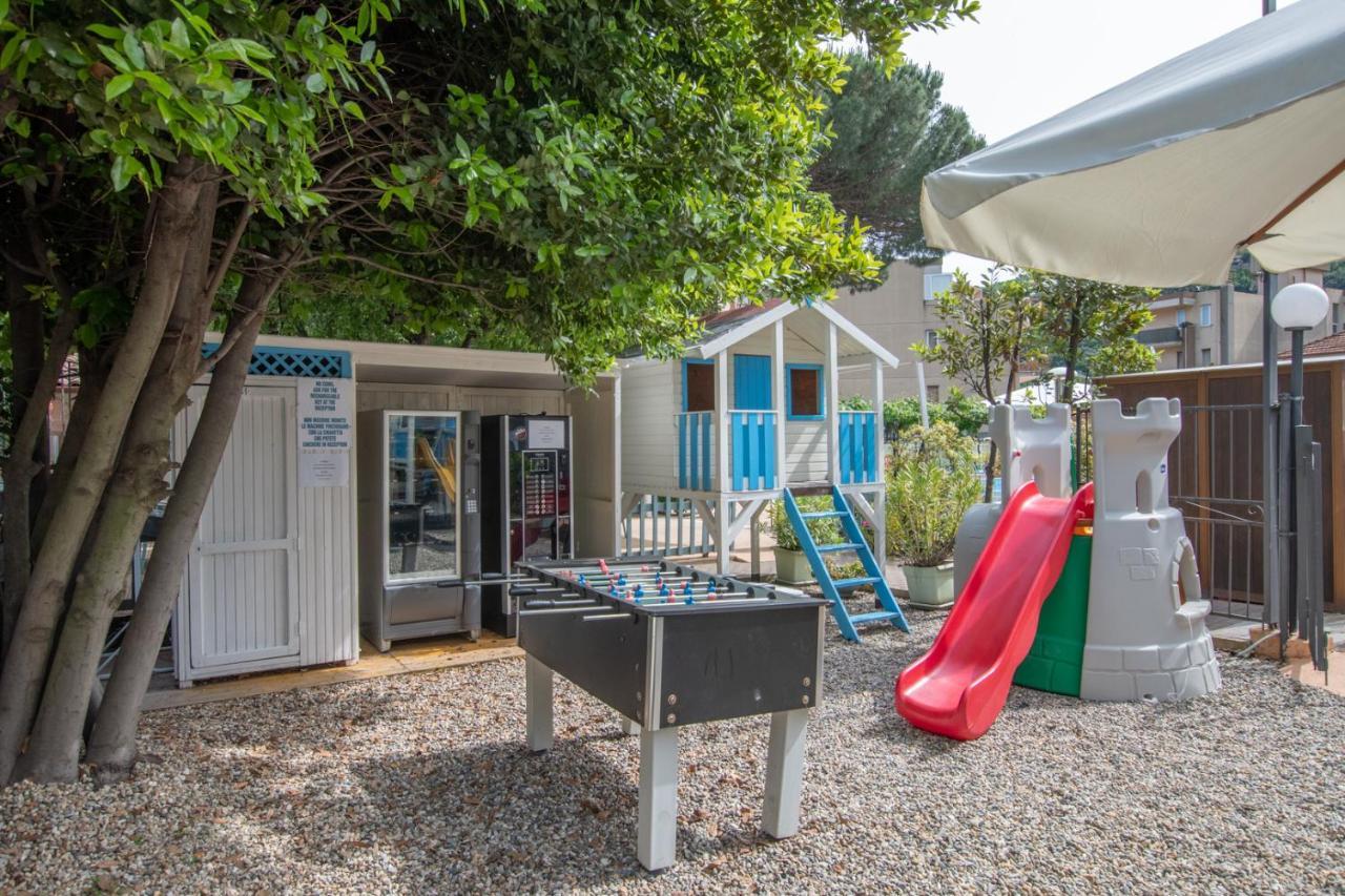 Residence Holidays Pietra Ligure Εξωτερικό φωτογραφία