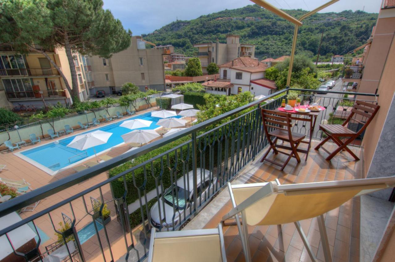 Residence Holidays Pietra Ligure Εξωτερικό φωτογραφία