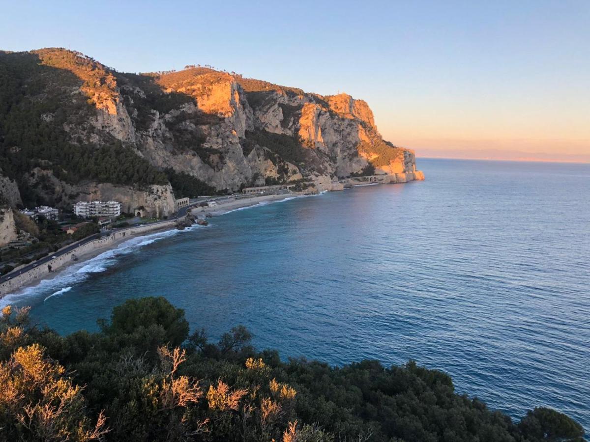 Residence Holidays Pietra Ligure Εξωτερικό φωτογραφία