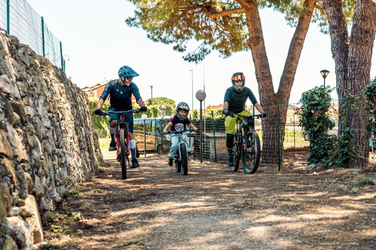 Residence Holidays Pietra Ligure Εξωτερικό φωτογραφία