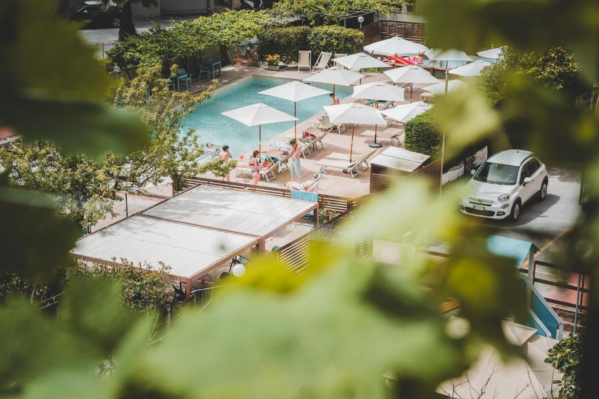 Residence Holidays Pietra Ligure Εξωτερικό φωτογραφία